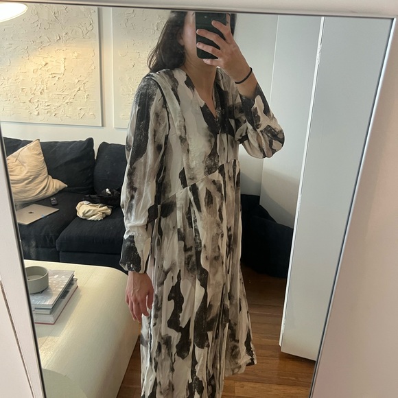 H&M long sleeve dress. Size XS - Picture 2 of 4